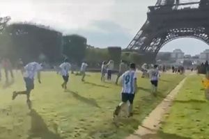¡En la Torre Eiffel! Jóvenes argentinos recrean el icónico gol de Di María en Qatar 2022