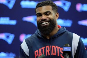 Ezekiel Elliott regresa al AT&T Stadium, ahora con los New England Patriots