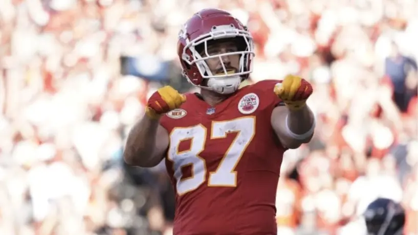 Travis Kelce incrementa venta de jerseys 400% tras aparición de Taylor Swift
