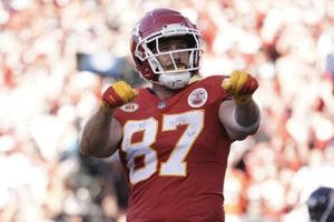 Travis Kelce incrementa venta de jerseys 400% tras aparición de Taylor Swift