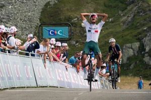 Piden a Erick 'Terrible' Morales no colgarse medalla por triunfo de Isaac del Toro en Francia