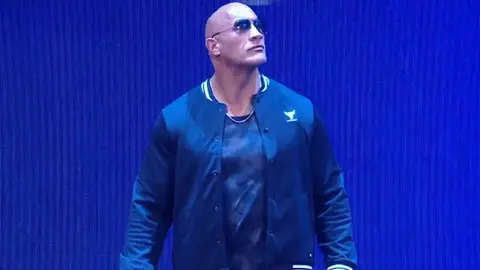 WWE: The Rock regresó a Smackdown ante la emoción de miles de fans