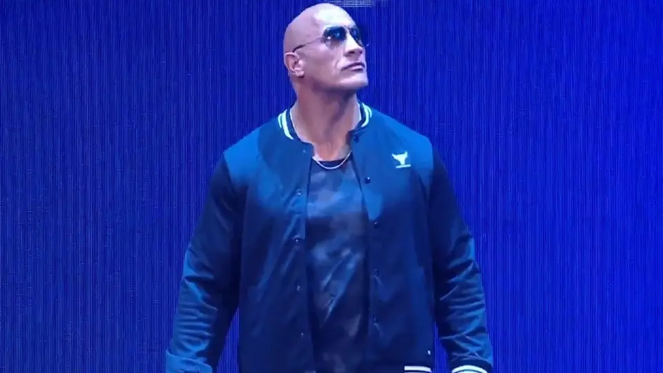 WWE: The Rock regresó a Smackdown ante la emoción de miles de fans