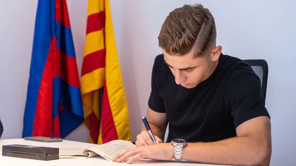 FC Barcelona extiende el contrato de Fermín López hasta 2027
