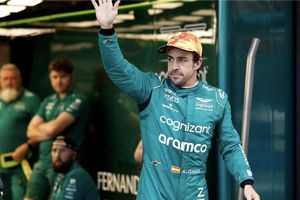 Embajador de Aston Martin niega la salida de Alonso a Red Bull: "Fernando se queda"