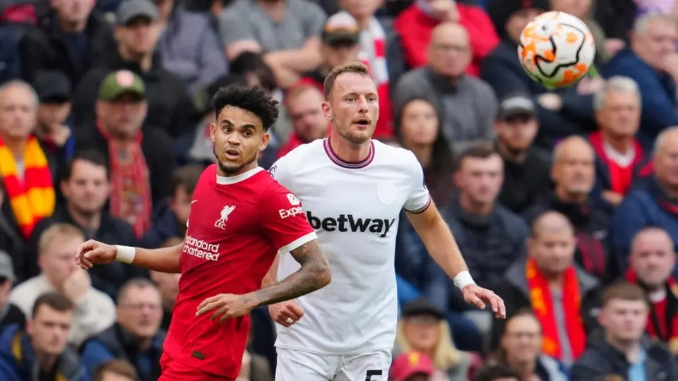 Modifican el protocolo del VAR en Inglaterra por errónea anulación en gol de Luis Díaz