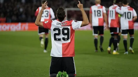 Arnet Slot, DT de Feyenoord, sobre Santiago Giménez:  'Normal que interese a otros equipos'