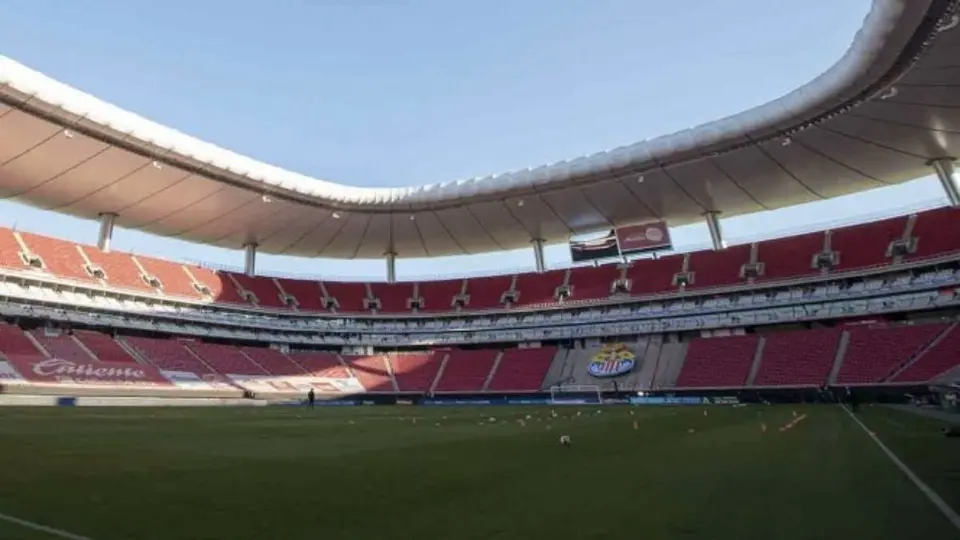 Chivas vs Xolos: A pesar del clima la cancha del Akron luce en perfectas condiciones