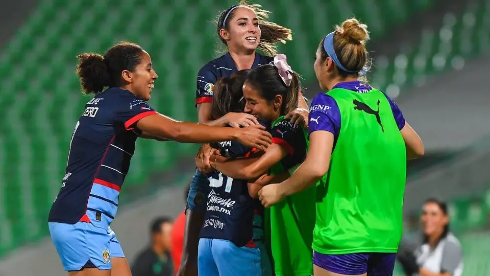 Chivas Femenil golea a Santos en el TSM y mantiene el invicto en el Apertura 2023
