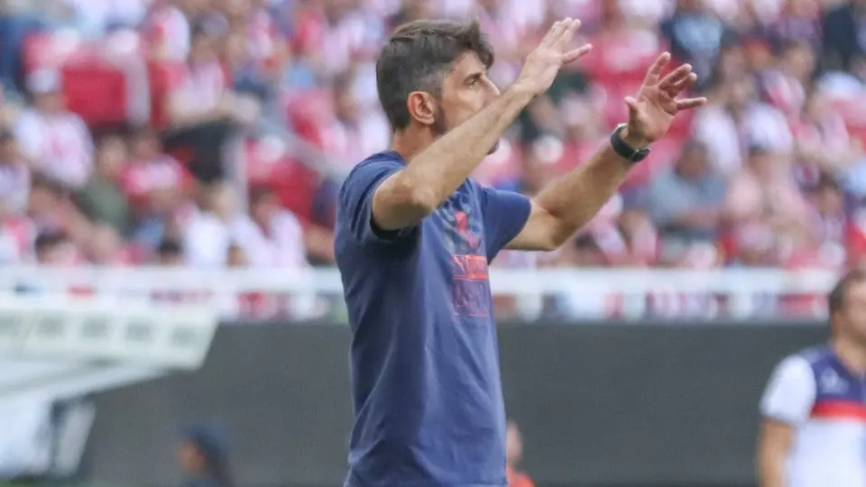 Paunovic sacude el XI de Chivas para el Clásico Tapatío; Pocho Guzmán es titular