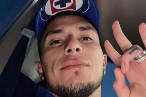 Carlos Salcedo deja mensaje luego de su polémica fiesta y del triunfo de Cruz Azul ante San Luis