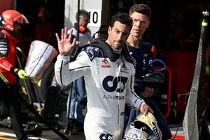 Hans-Joachim Stuck: "Ricciardo merece el asiento de Checo Pérez en Red Bull"