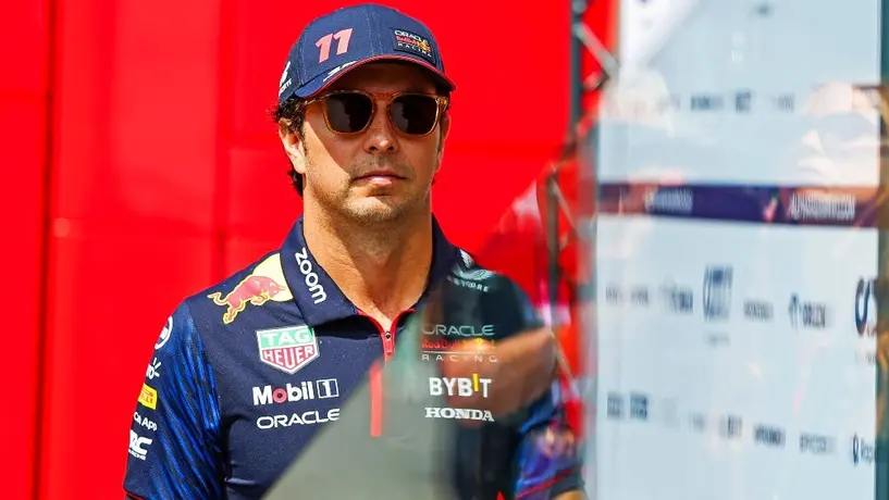 Checo Pérez: Aerolínea internacional se burla del mexicano tras su bajo rendimiento