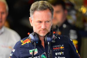 Horner desmiente que esté buscando la salida de Helmut Marko de Red Bull