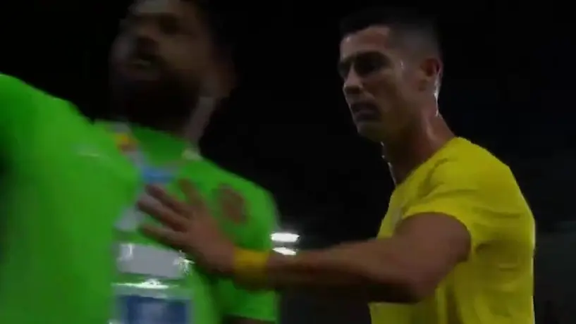 Cristiano Ronaldo agredió a aficionado durante los Playoffs de la Champions League