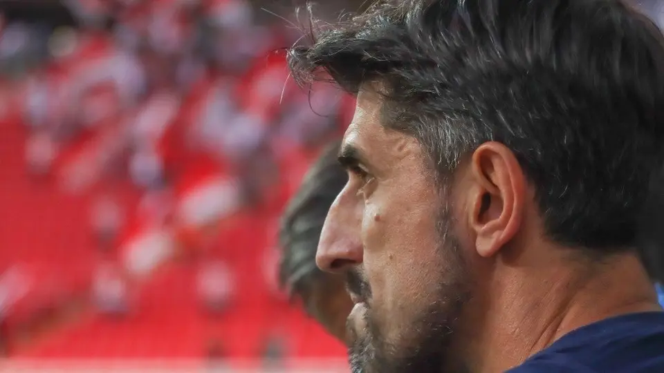 Veljko Paunovic sorprende y manda a la banca a Víctor Guzmán ante Juárez FC