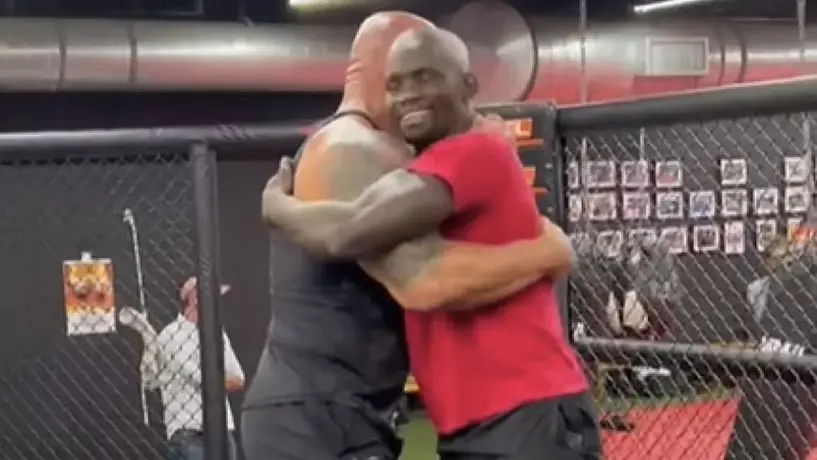 La Roca viajó hasta Miami para sorprender a luchador de la UFC con problemas económicos