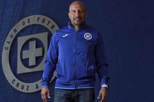 Analistas revientan a 'Conejo' Pérez tras eliminación de Cruz Azul: 'Es una figura decorativa'