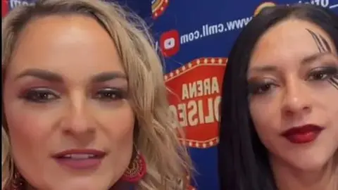 ¿Llega al CMLL? Thunder Rosa sorprendió al convivir con Stephanie Vaquer en la Arena México