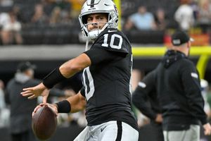 ¡Problemas para Raiders! Jimmy Garoppolo está en duda para el encuentro ante Bears