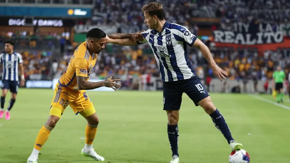 Sergio Canales, titular con Rayados en el Clásico contra Tigres