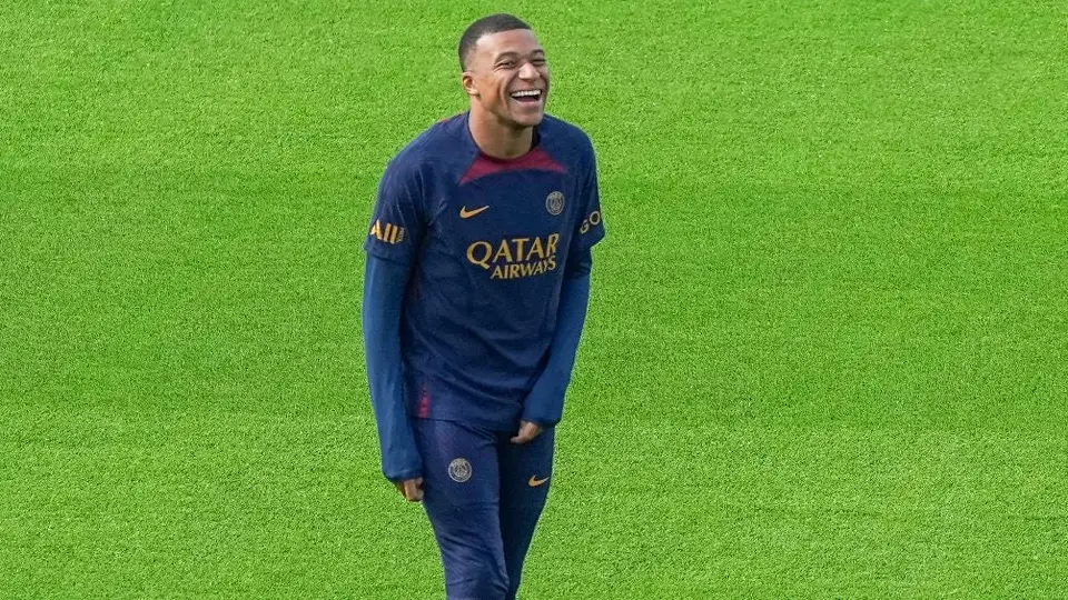 Mbappé, en negociaciones con PSG para renovar contrato y no salir gratis el próximo verano