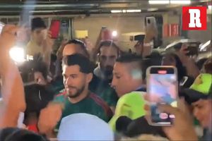 Henry Martín desata la locura en centro comercial