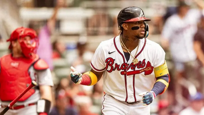 Ronald Acuña Jr consigue 30 cuadrangulares y 60 bases robadas en la temporada