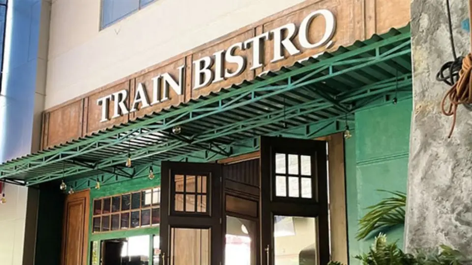 Mesera de un restaurante en la CDMX es exhibida por exigir más propina