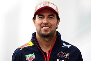 Checo Pérez: "España no debería compararlos son dos pilotazos" sobre Alonso y Sainz
