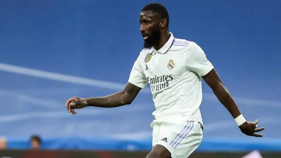 Antonio Rüdiger abandonó entrenamiento con el Real Madrid debido a lesión en la rodilla