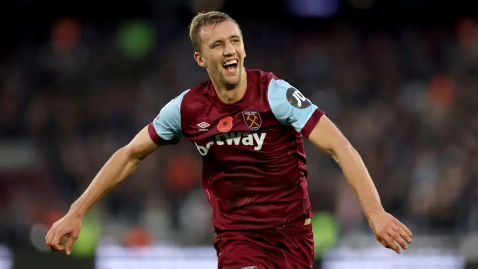 Edson Álvarez fue titular en la victoria de West Ham contra Nottingham Forest