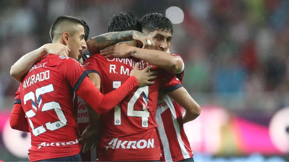 Chivas: La columna vertebral del rebaño despertó en el Clásico Tapatío