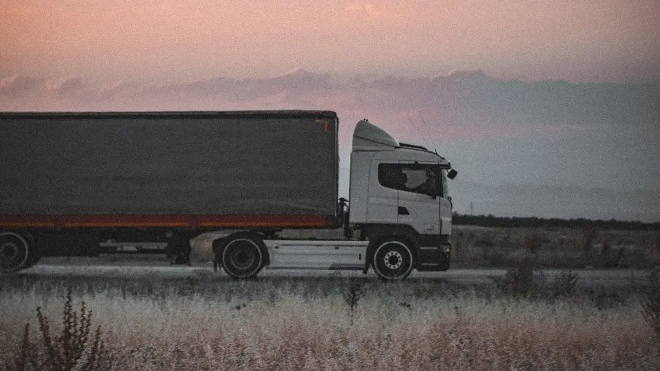Asaltante es arrastrado por un tráiler en la carretera México-Puebla