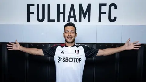 Raúl Jiménez tras llegar al Fulham: "Fue difícil cambiar de equipo en la Premier League"
