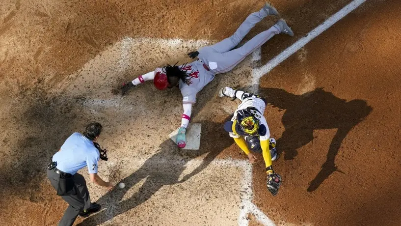 ¡Hace historia! Elly De La Cruz se robó tres bases en un inning y rompe récord en la MLB