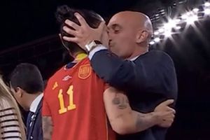 Rubiales a Piers Morgan sobre el beso a Jennifer Hermoso: "La bese como a mi hija"