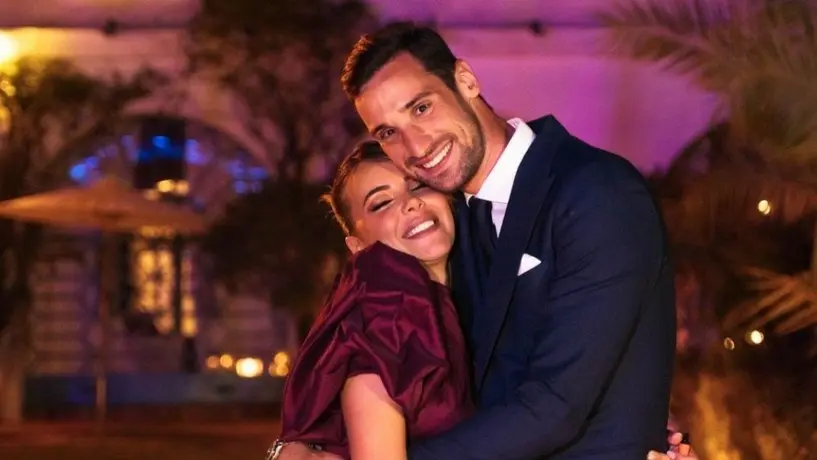 Esposa de Sergio Rico comparte la primera foto del portero del PSG en el hospital