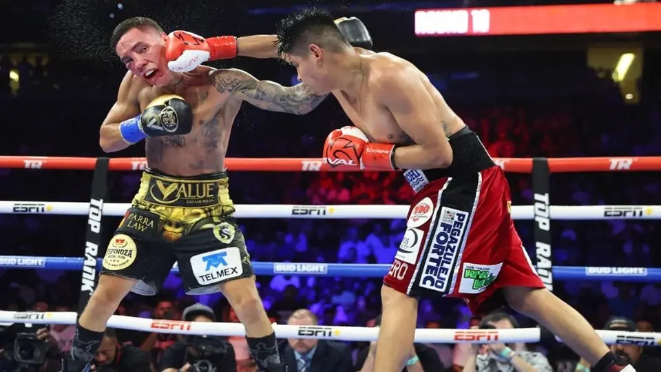 Óscar Valdez rompe en llanto tras perder ante Vaquero Navarrete en Arizona