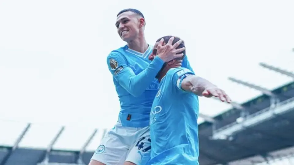 Manchester City venció al Nottingham Forest a pesar de quedarse con 10 hombres