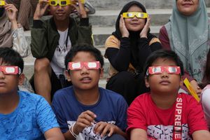 ¿Con qué lentes de puede observar el eclipse solar en la Ciudad de México?