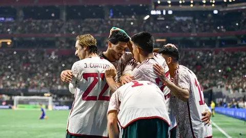 Selección Mexicana tarda demasiado en salir a la zona mixta y prensa decide retirarse