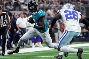 Calvin Ridley hace dos recepciones en su primer juego tras casi dos años de ausencia