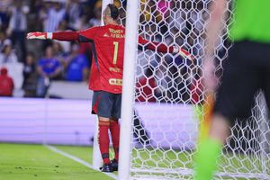 Nahuel Guzmán pasó de ser 'mimo' y 'mago' ante Whitecaps, a 'equilibrista' contra Monterrey