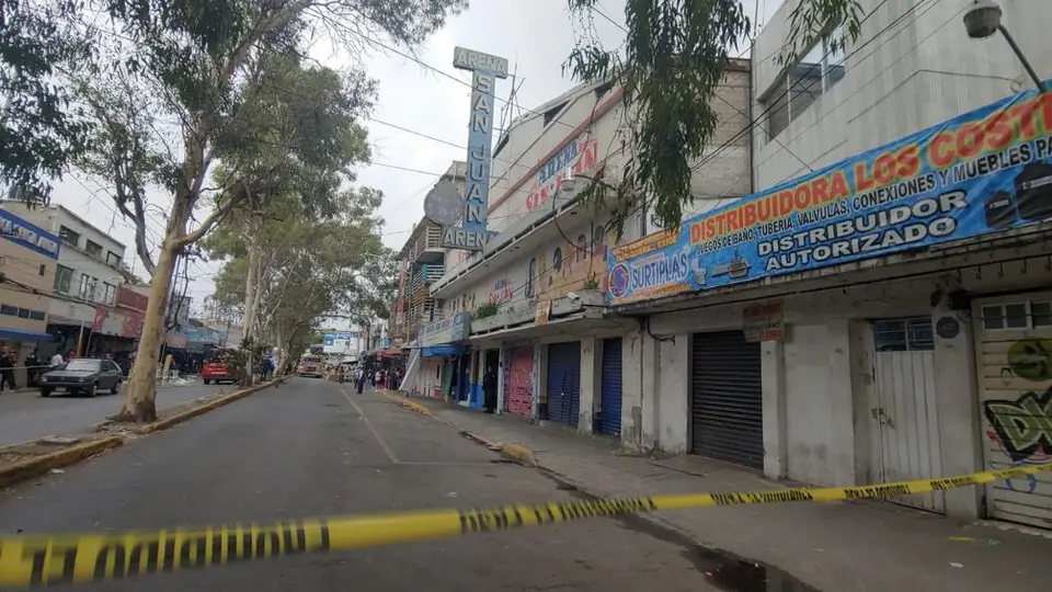 Incendio en la Arena San Juan de Nezahualcóyotl deja dos niños sin vida