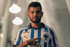 Tecatito Corona recibe críticas y un nuevo apodo tras su debut con Rayados