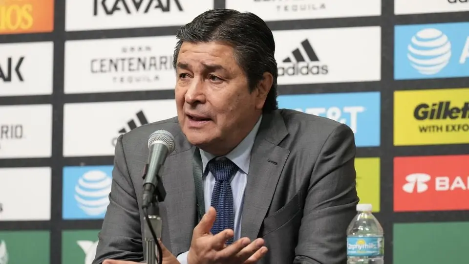 Tena explica por qué cantó el himno de Guatemala: "Me salió cantar unas frases"