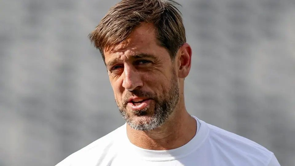 ¡No está descartado! Aaron Rodgers aún podría tener actividad con los Jets esta temporada