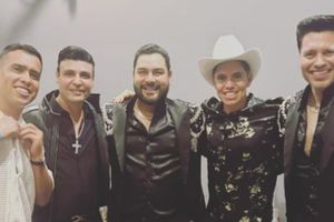 'Chispa' Velarde canta junto con la Banda MS en Las Vegas