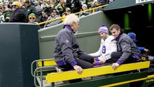 Kirk Cousins sale lesionado en la victoria de los Vikings ante los Packers